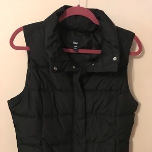 Gap puffer vest size large